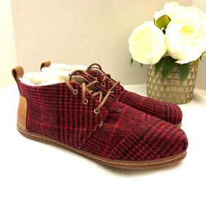 TOMS Red Plaid Flannel Faux Fur Tie Chukka Tie Slipper Loafer Winter Shoe 9.5